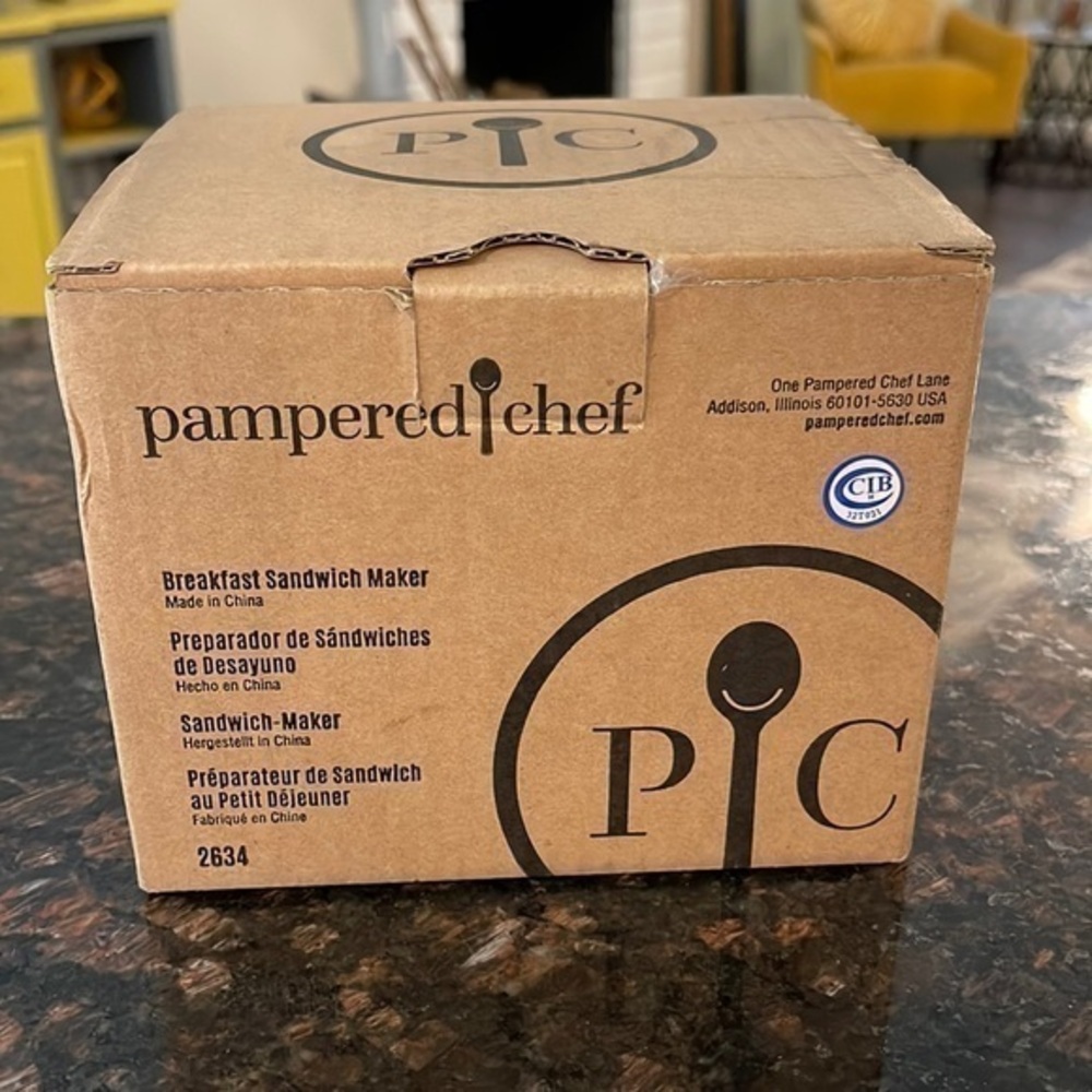 Pampered Chef breakfast sandwich, maker, new in box